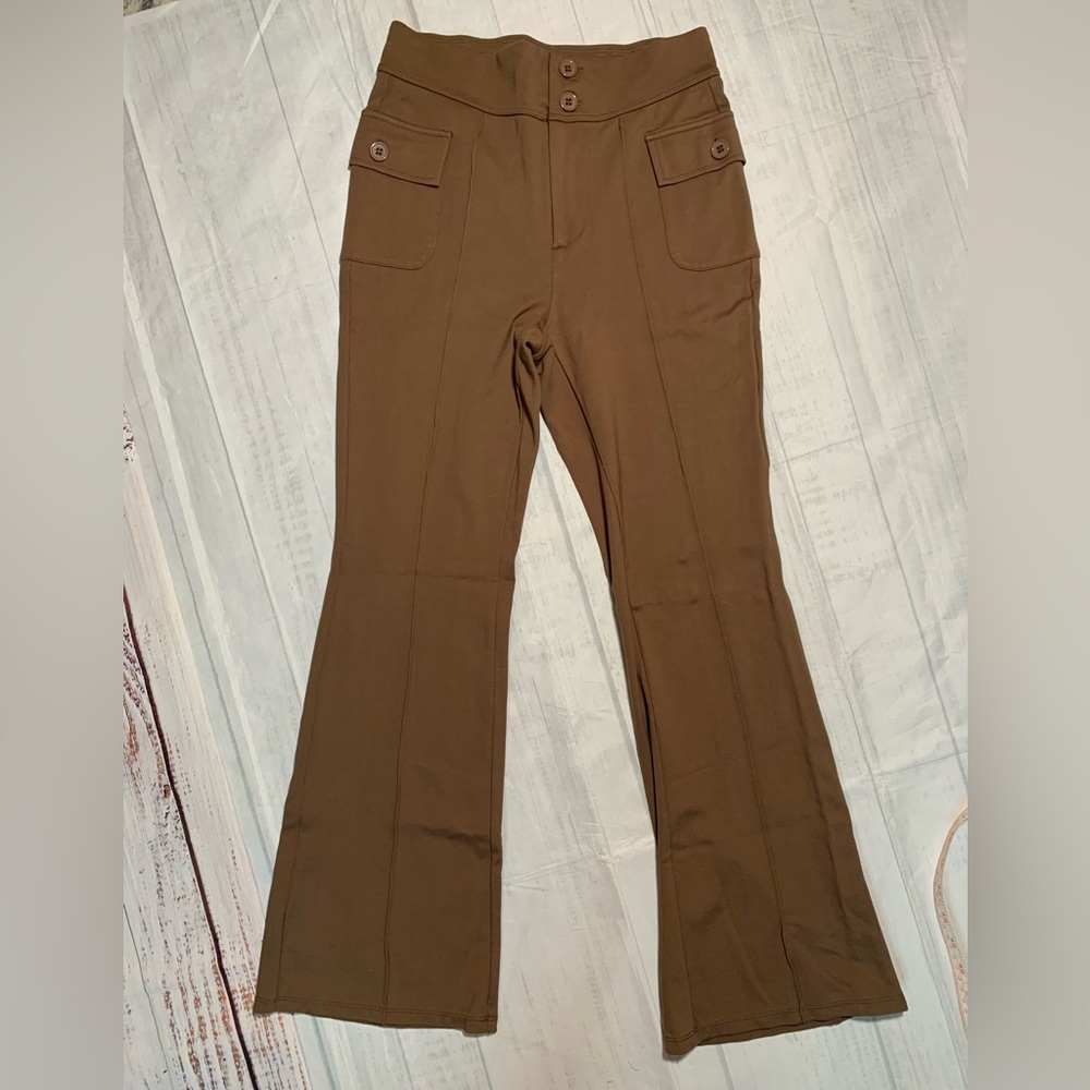 Halara High Waisted Side Flap Pocket Flare Casual Cargo. Size S.